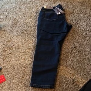J. Lo 14P, short skinny jeans NWT